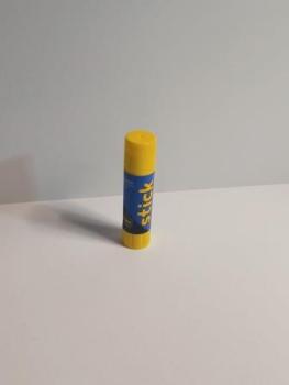 Idena Klebestift 10g lösungsmittelfrei für Papier Pappe Fotos und Stoff