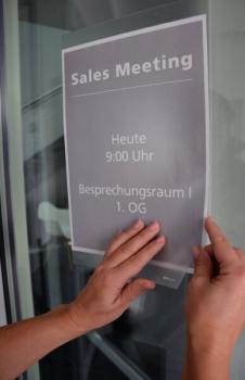 Selbsthaftendes InfoDisplay, A3, für ein schnelles Auswechseln von Informationen.  Stück