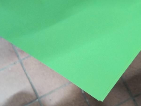 Tonpapier 50x70cm 130g h.grün
