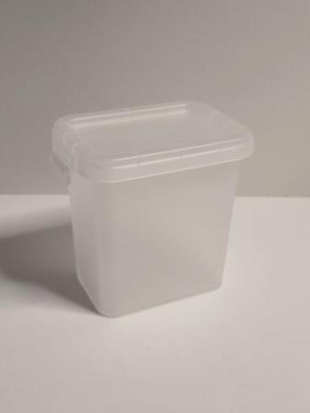 Behälter mit Deckel hoch