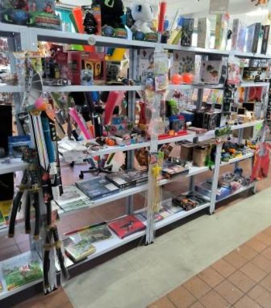 Metallregal 84er weiss Traglast pro Boden: 40 kg leer